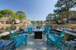 Castaway Cottage- Lakefront & golf cart included!